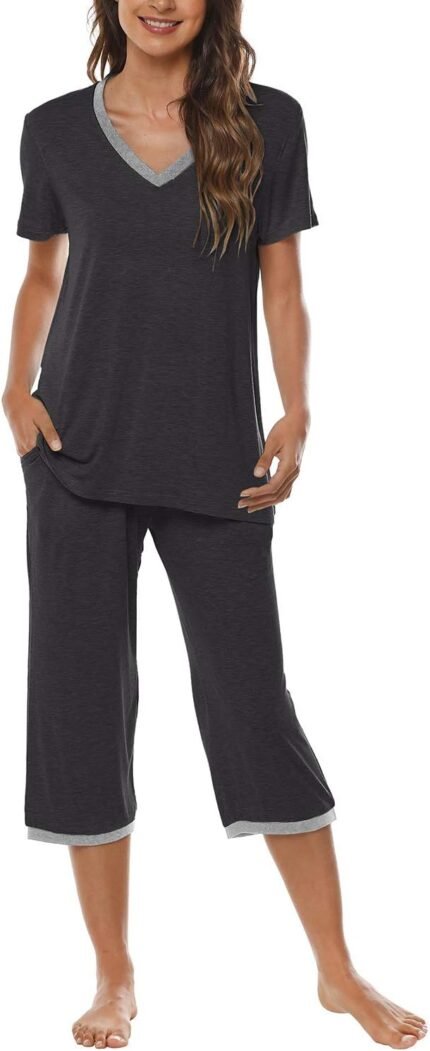 JINSHI Women’s Pajamas Set Short Sleeve Top and Capri Pants Lightweight Sleepwear Comfy Pjs Lounge Set with Pockets