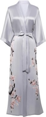🔹 elegant bathrobe
