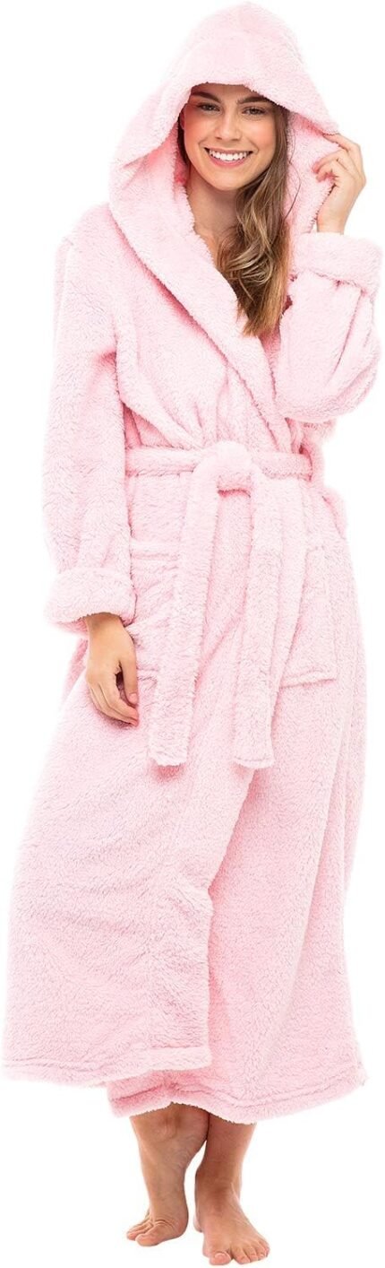 🔹 luxurious bathrobe