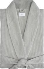 🔹 luxurious bathrobe