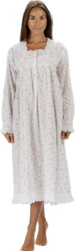 🔹 long nightgown