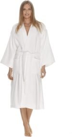 🔹 luxurious bathrobe