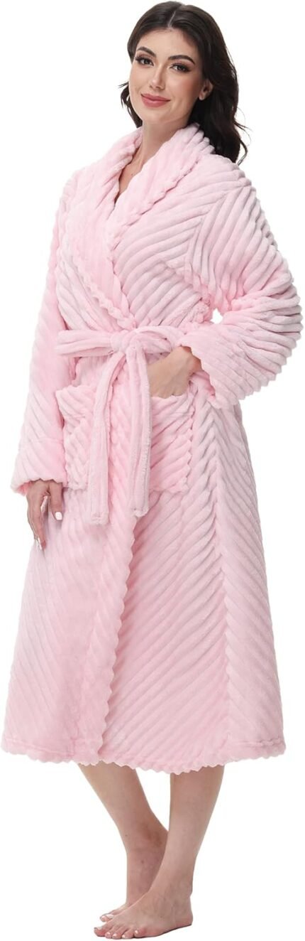 🔹 luxurious bathrobe