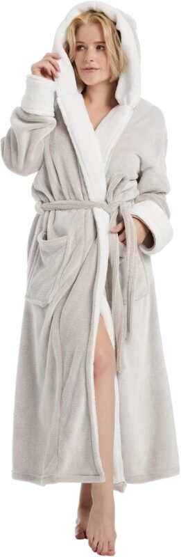 🔹 luxurious bathrobe