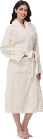 🔹 luxurious bathrobe