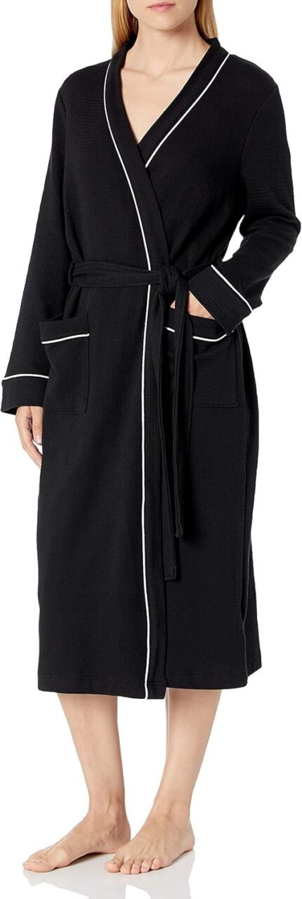 🔹 luxurious bathrobe