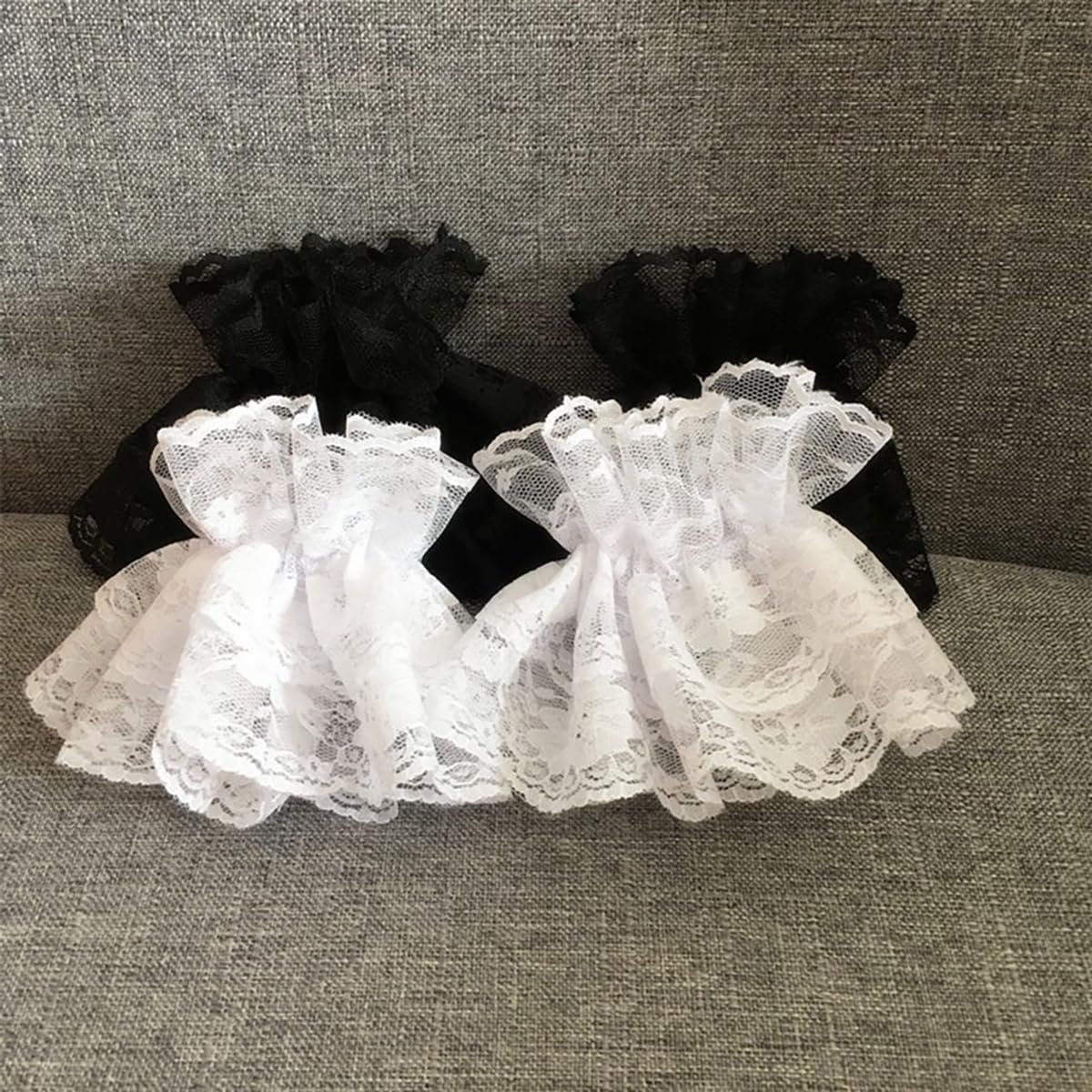 2 Pair Lolita Lace Gloves White Black Hand Sleeve Attractive Lace Elastic Bracelet Girls Ruffled Floral Lace Wrist Cuffs for Halloween, Marriage ceremony,Masquerade